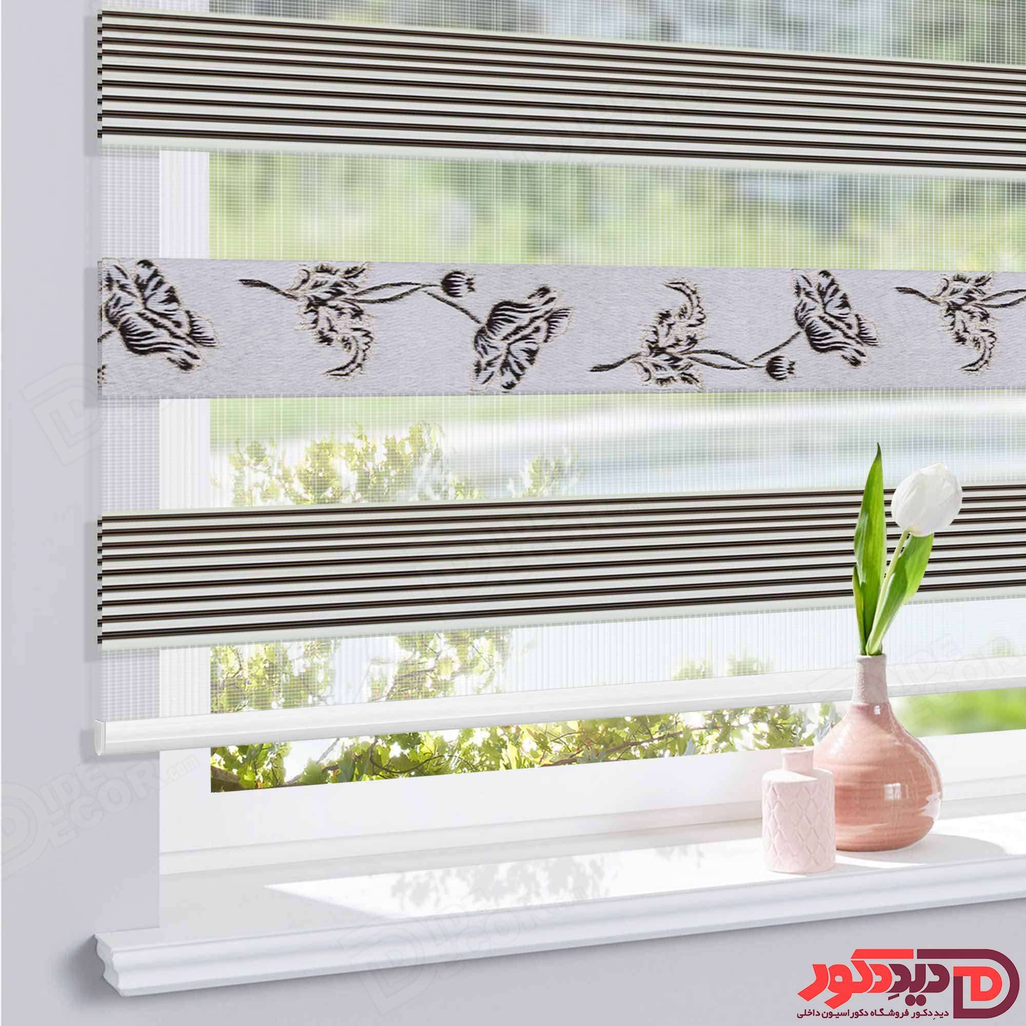 پرده زبرا کد 01-980030 رنگ آن سفید با گل و پلیسه قهوه ای سوخته و خطوط لمه طلایی براق می باشد.