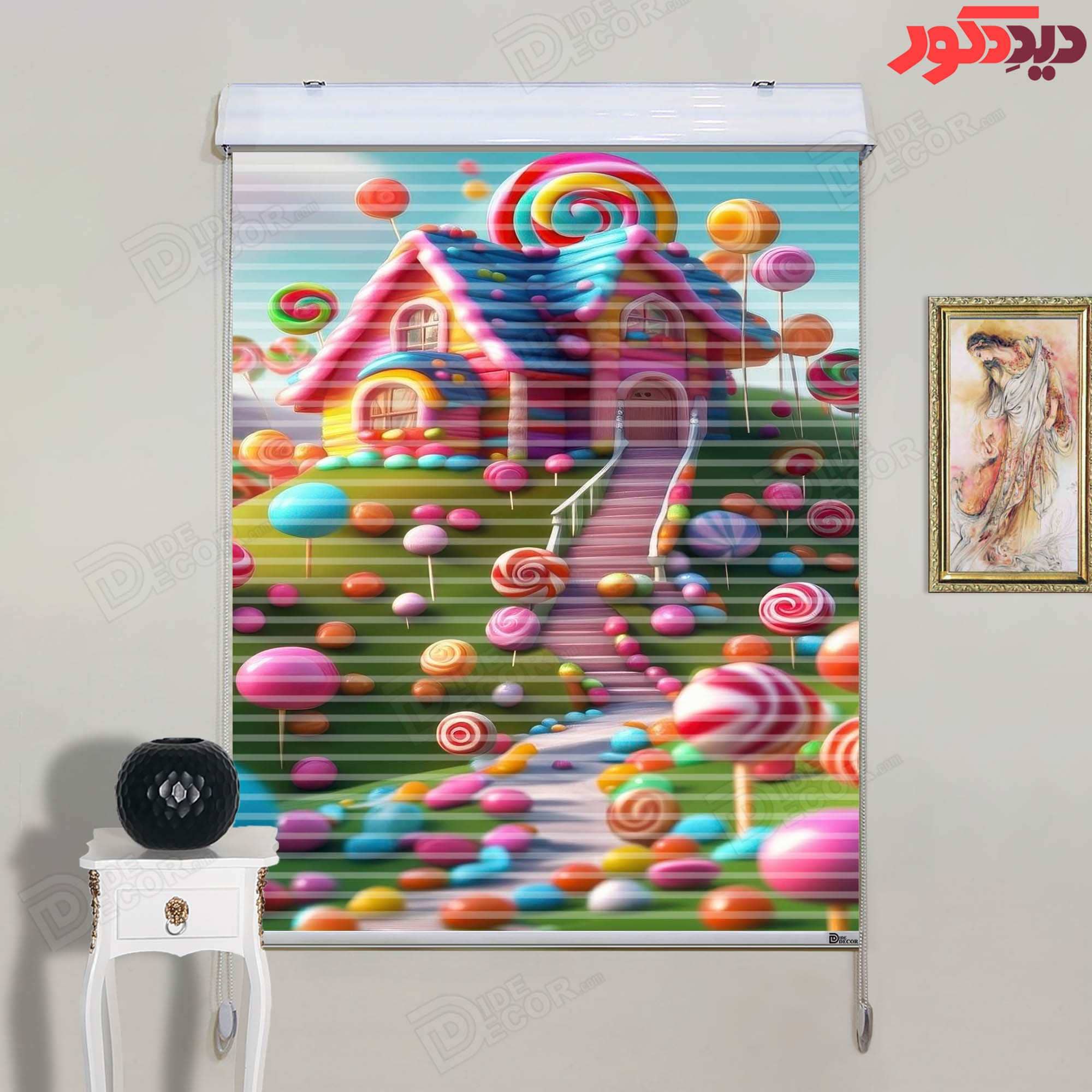 پرده زبرا دومکانیزم کد KZD-049 دارای طرحی شاداب از یک خانه شیرینی با رنگ‌های شاد و متنوع است، که منا