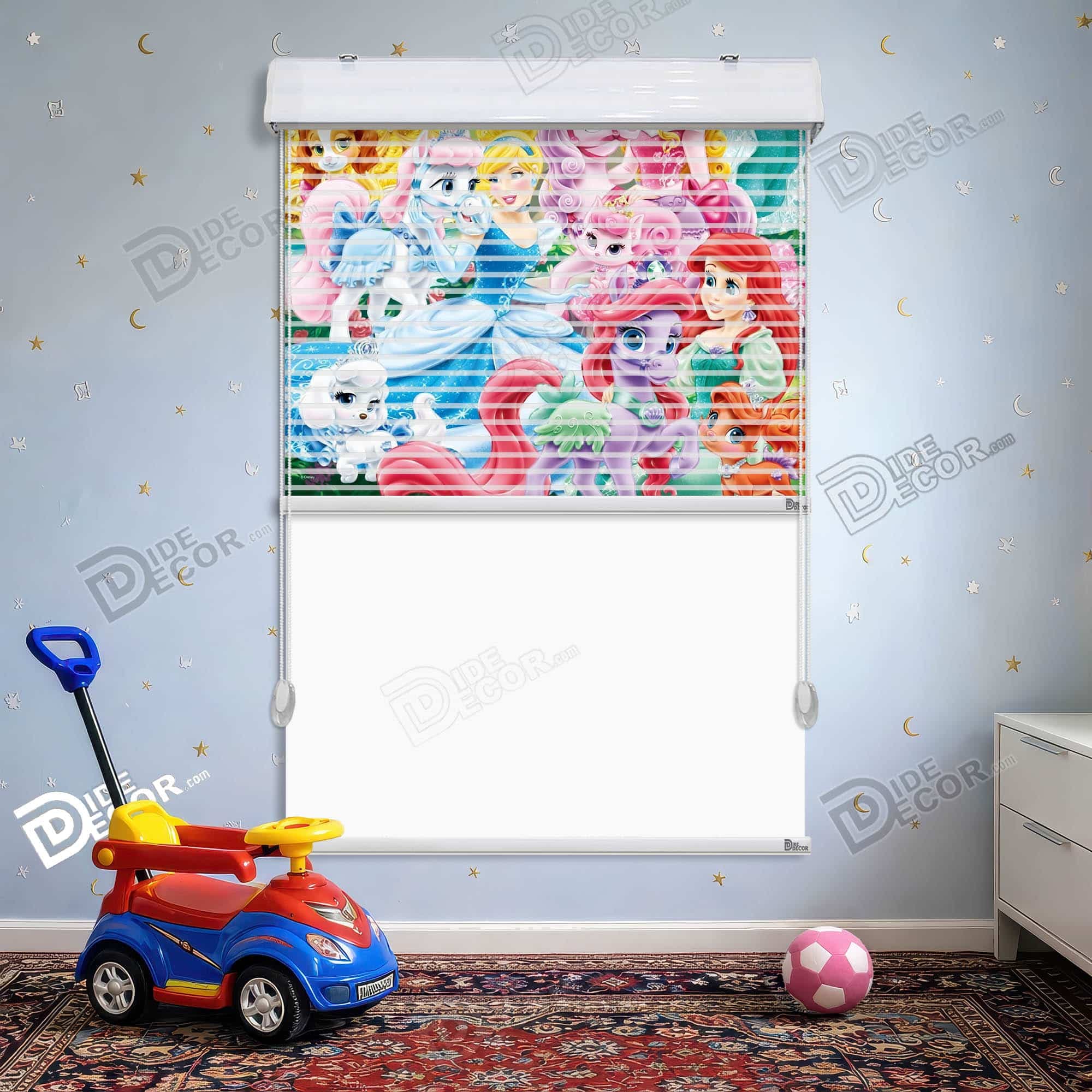 پرده زبرا دومکانیزم طرح کودک کد kd-105 - تصویری از اتاق کودک با پرده طرح کارتون های مختلف و دو رنگ آبی و صورتی.