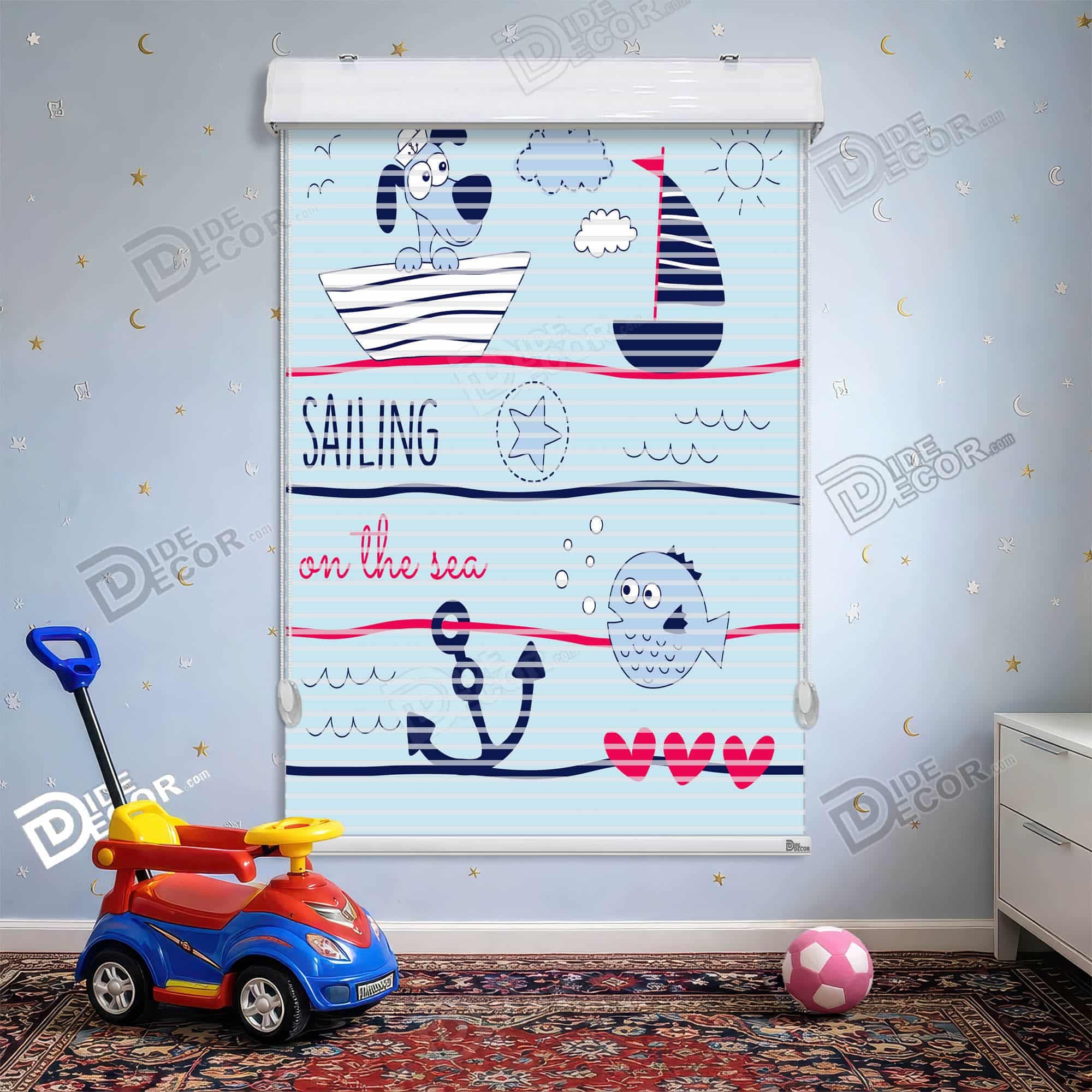 پرده زبرا دومکانیزم طرح کودک کد kd-107 - سگ در قایق با بادبان آبی و ماهی کوچولو در دریا با پس‌زمینه آبی روشن.