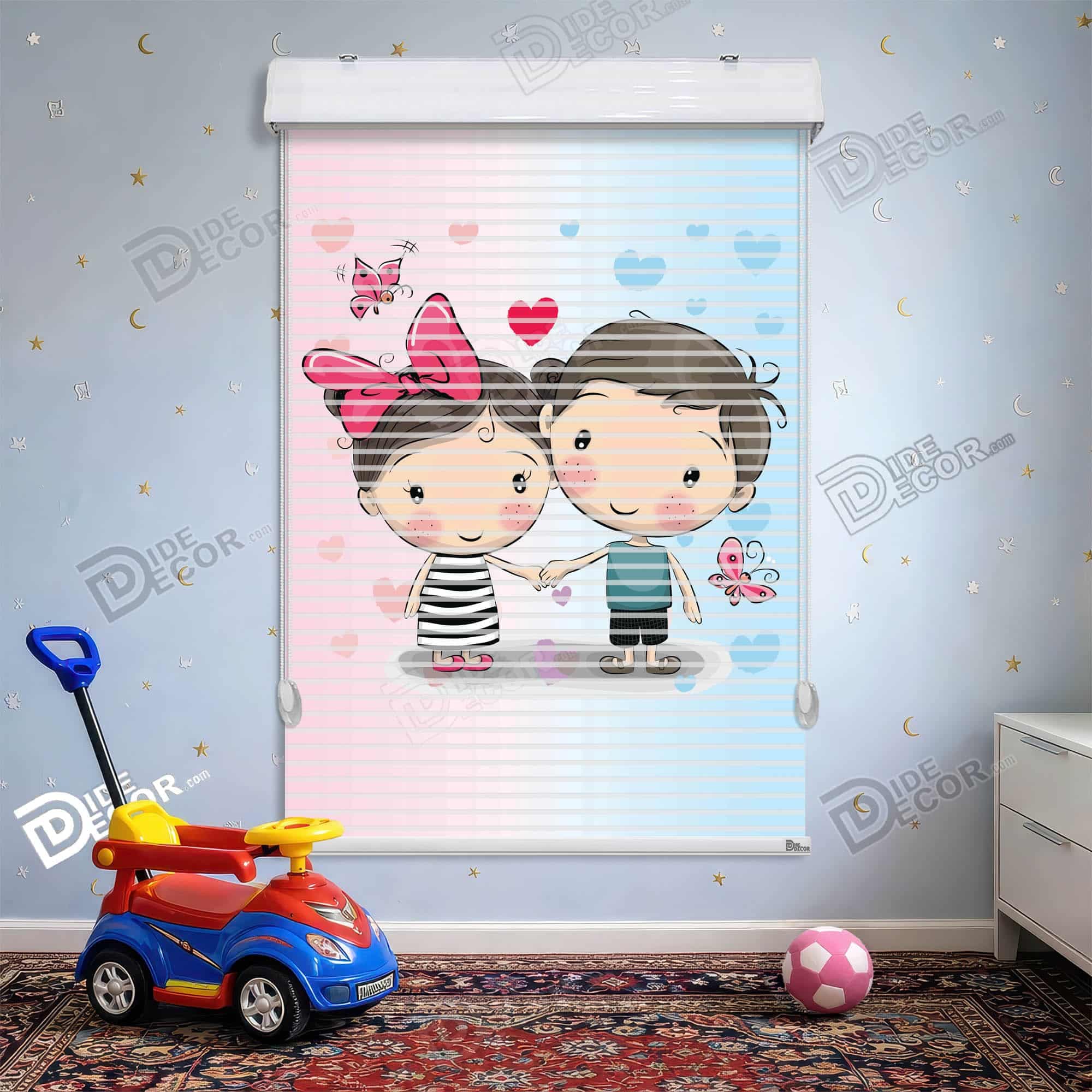 پرده زبرا دومکانیزم طرح کودک کد kd-114 - کودک دختر و پسر با پروانه و پاپیون صورتی در اتاق کودک. رنگ آبی و صورتی استفاده شده.
