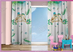 پرده پانچ کودک کد K-09 به رنک سفید و آبی و با طرح دو جغد با کلاه و پاپیون و گل به سر بوده که بر روی شاخه درخت نشسته اند
