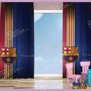 پرده پانچی اتاق کودکان کد K-119 با لوگوی باشگاه فوتبال بارسلونا کودک فوتبالی
