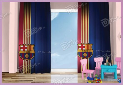 پرده پانچی اتاق کودکان کد K-119 با لوگوی باشگاه فوتبال بارسلونا کودک فوتبالی