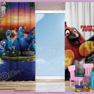 پرده پانچ کودک کد K-64 با تصویر انیمیشن های کارتونی ریو طوطی آبی و پرنده قرمز رنگ بوده و مناسب اتاق خواب پسر و دختر بچه ها است