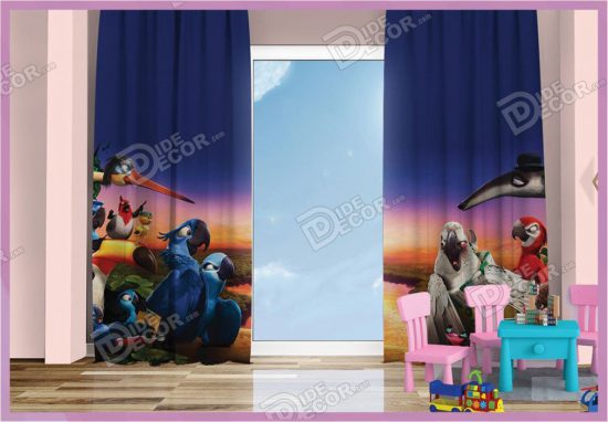 پرده پانچ کودک کد K-66 با تصویری از یک کارتون انیمیشن طوطی و سایر پرنده ها بوده و این پرده آبی مناسب اتاق خواب پسر و دختر بچه