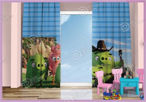پرده پانچ کودک کد K-71 با تصویر خوک سبز گیتار زن و پرنده صورتی در انیمیشن کارتونی بوده و مناسب اتاق خواب بچه ها