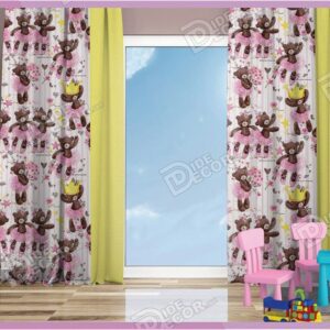 پرده پانچ کودک کد K-82 به رنگ صورتی با تصویری از یک کارتون انیمیشن خرس عروسکی بوده و مناسب اتاق دخترانه