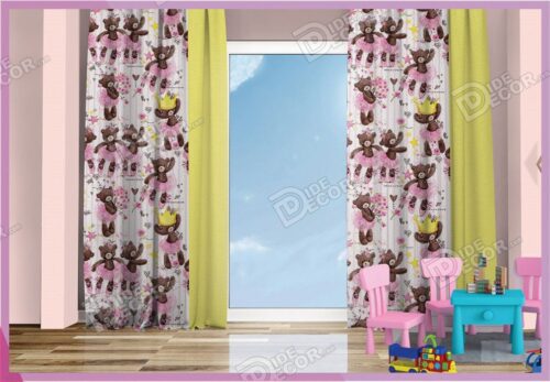 پرده پانچ کودک کد K-82 به رنگ صورتی با تصویری از یک کارتون انیمیشن خرس عروسکی بوده و مناسب اتاق دخترانه