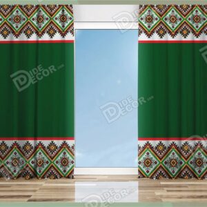 پرده پانچ کلاسیک کد P-26 دارای طرحی اسلیمی مربعی شکل بوده و به رنگ سبز تیره