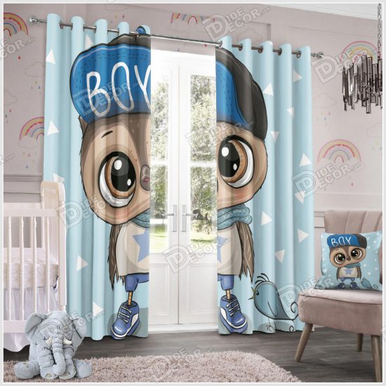 پرده پانچی اتاق کودک کد PKP-35 پسرانه فوق با طرح جغد با کلاه BOY و به رنگ پارچه آبی بوده و مناسب اتاق خواب پسر بچه های خردسال و نوزاد