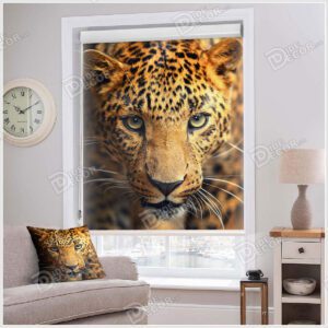 پرده شید حیوانات کد SAP-15 با تصویری بزرگ از صورت یوز پلنگ در حال شکار بوده و مناسب اتاق خواب نوجوانان و مغازه ها می باشد