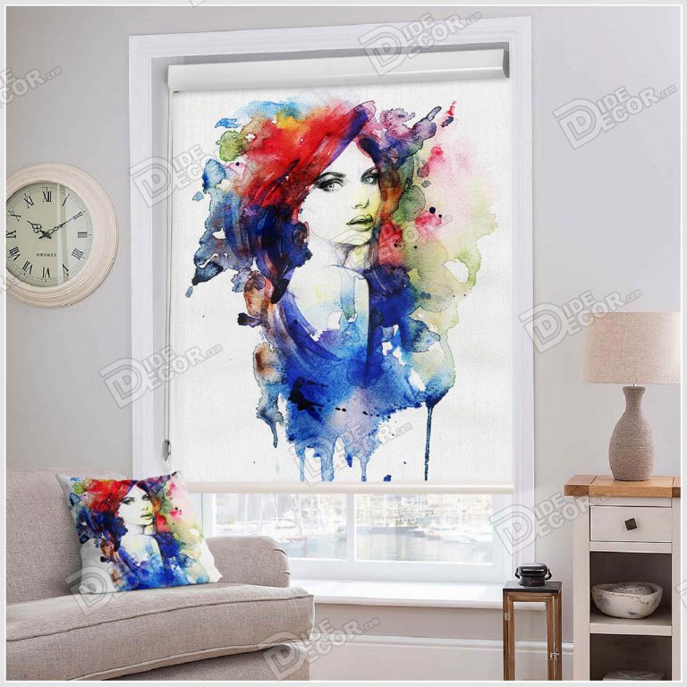 پرده شید چهره کد SSP-10 به رنگ سفید با تصویری از صورت نقاشی شده ای از زنی جوان بوده و مناسب اتاق خواب دخترانه و آرایشگاه زیبایی می باشد