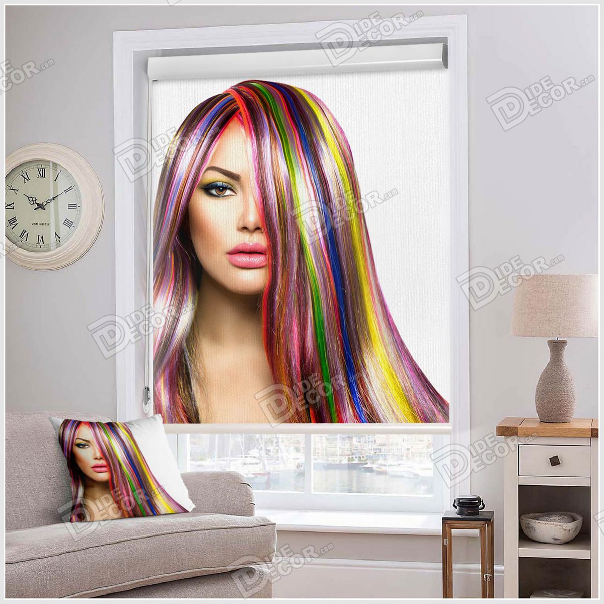 پرده شید چهره کد SSP-33 با تصویر صورت زن با موی رنگارنگ بوده و این مدل مناسب اتاق خواب دخترانه و آرایشگاه زنانه و مزون لباس بانوان است