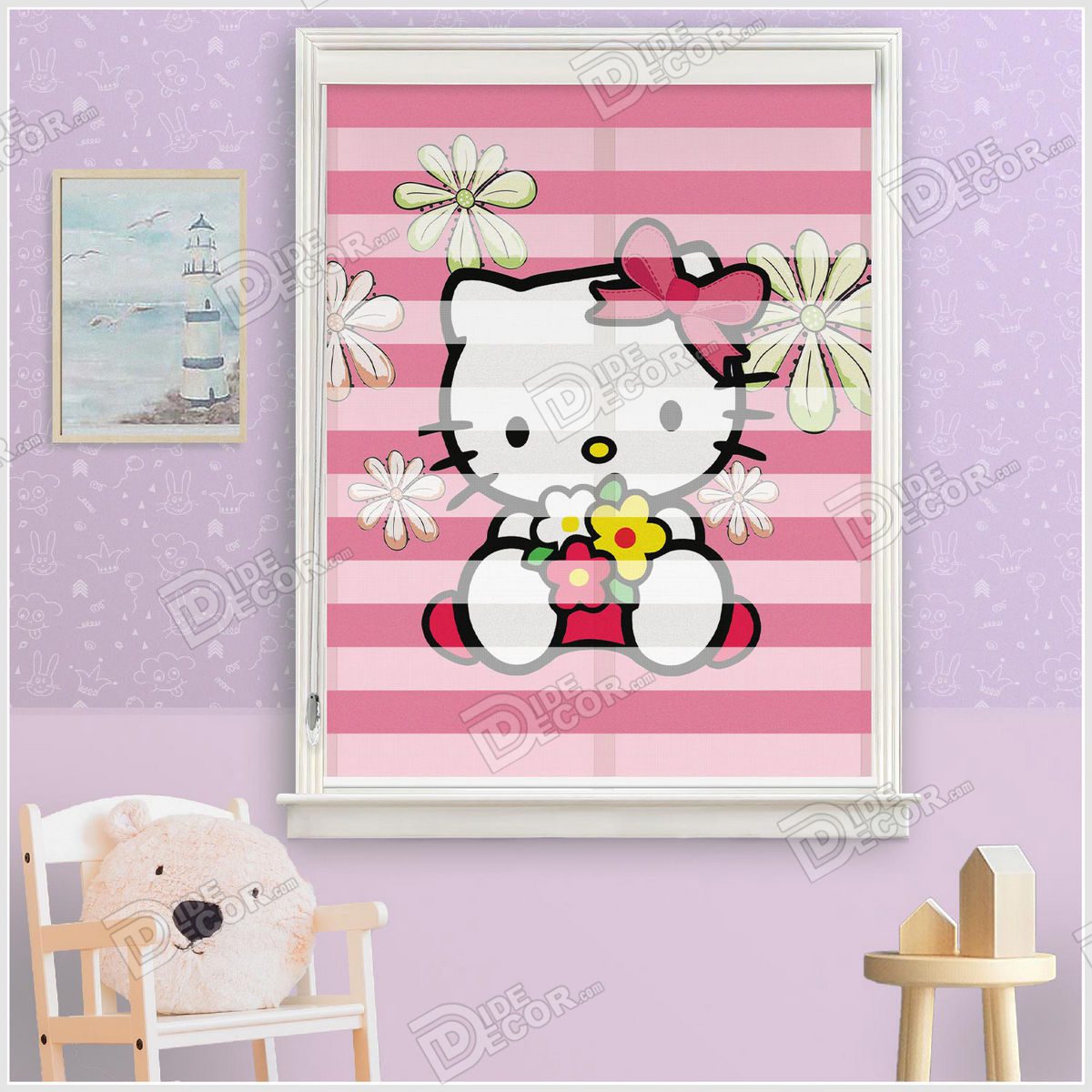 پرده زبرا کودک چاپی کد ZKP-28 دخترانه با تصویر شخصیت کارتونی گربه هلو کیتی Hello Kitty با گل های زرد و قرمز و زمینه عکس صورتی رنگ