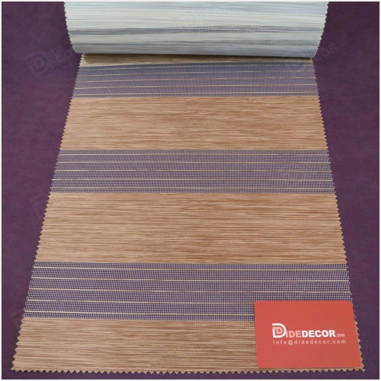 پرده زبرا ترک مدل ساده رنگ کرم خاکی اداری و ارزان کد B-2003-03 عکس روبرو