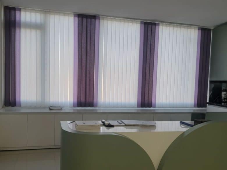 پرده ورتیکال ساده زنبوری آبی طوسی سفید DK