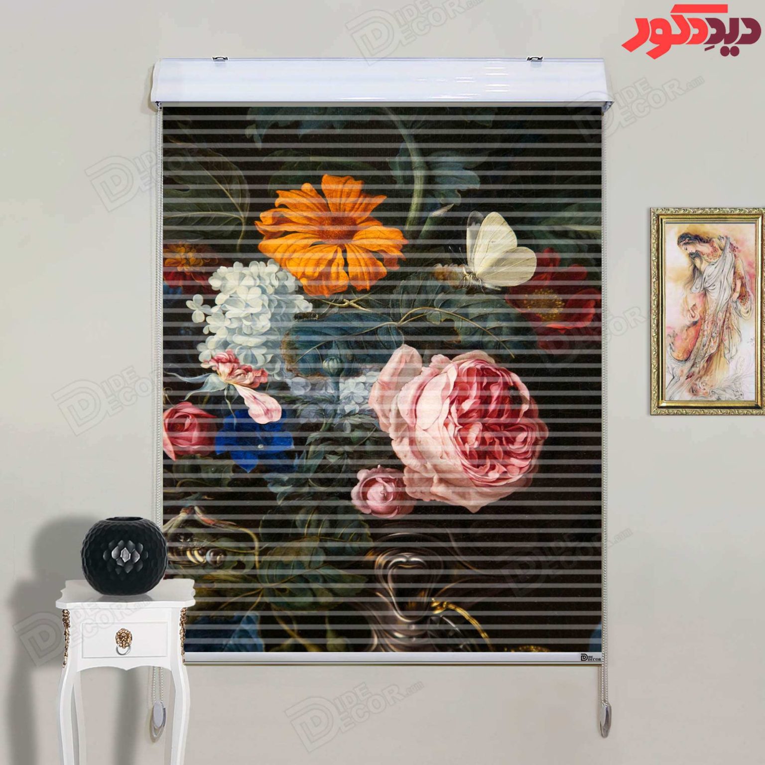 پرده زبرا دومکانیزم کد AZD-105 با طرح گل‌های صورتی و سبز روی زمینه سفید، مناسب برای اتاق خواب.