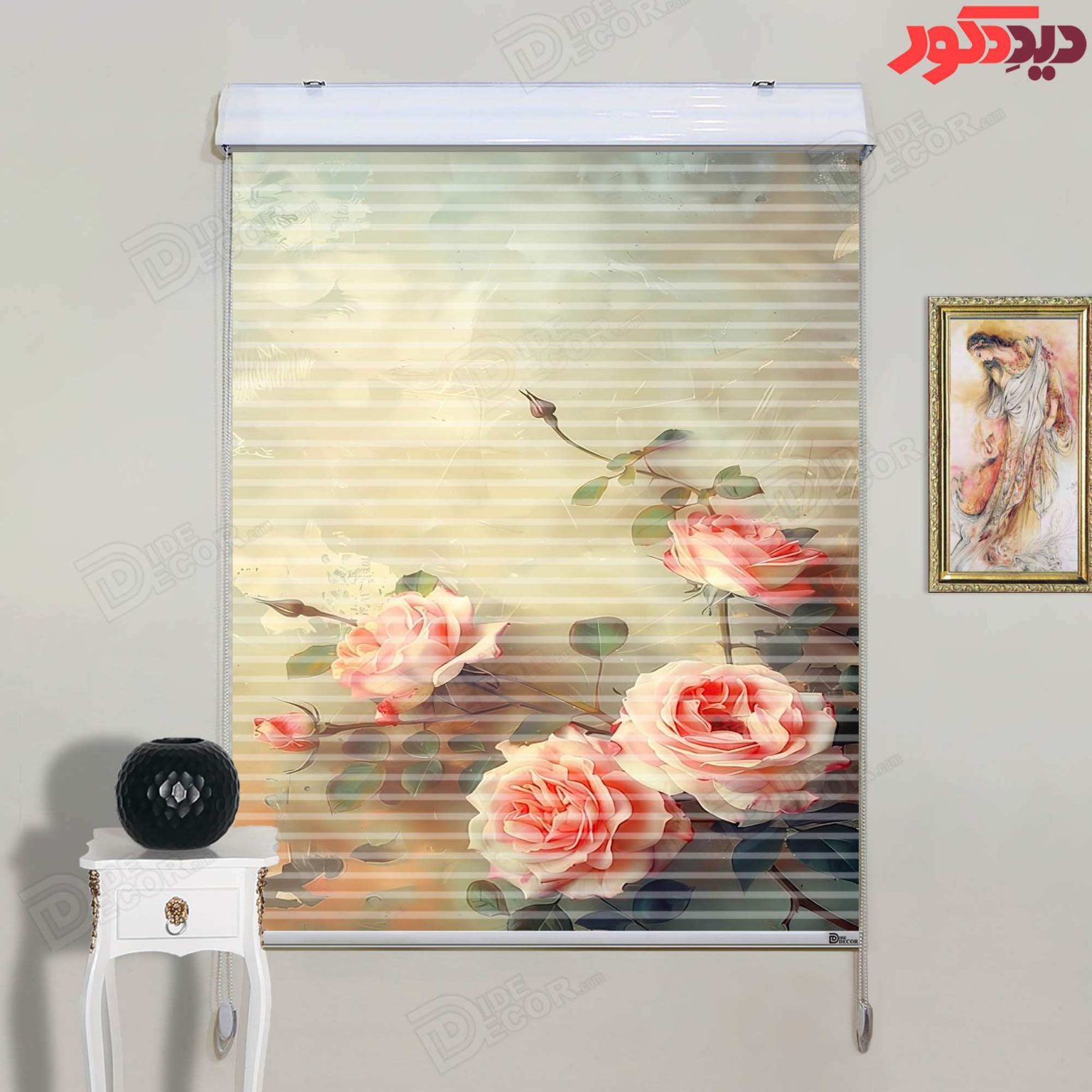 پرده زبرا دومکانیزم کد AZD-120 با طرح گل‌های رز صورتی و زمینه ملایم، مناسب برای فضای پذیرایی است.