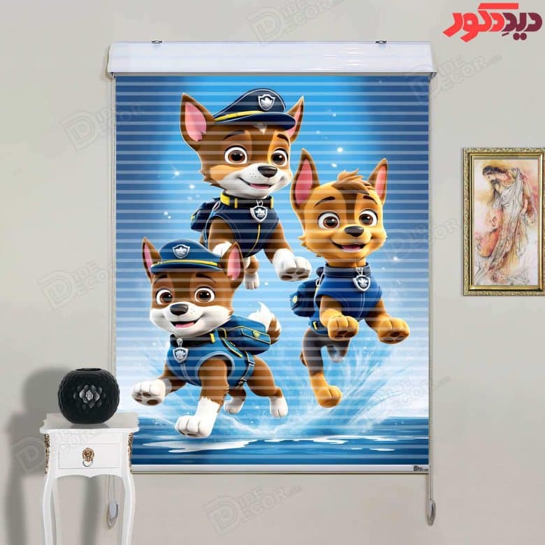 این پرده زبرا دومکانیزم کد KZD-062 با طرح سه شخصیت انیمیشن سگ‌های پلیس در رنگ‌های آبی و قهوه‌ای مناس