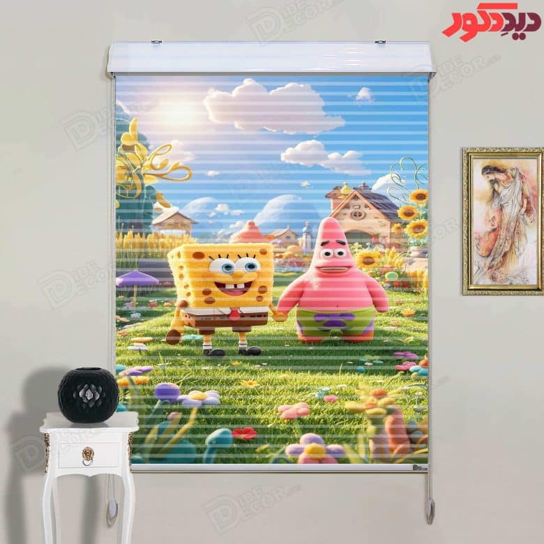 این پرده زبرا دومکانیزم اتاق کودک با طراحی شخصیت‌های فانتزی و رنگ‌های شاداب، همچون زرد، صورتی و سبز،