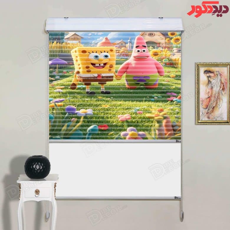 این پرده زبرا دومکانیزم اتاق کودک با طراحی شخصیت‌های فانتزی و رنگ‌های شاداب، همچون زرد، صورتی و سبز،