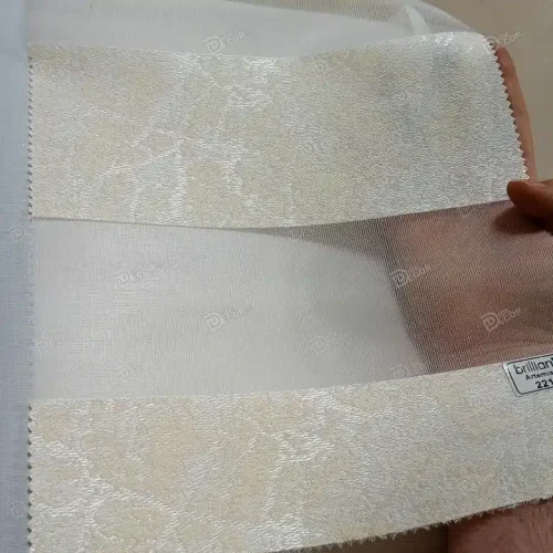 نمونه پارچه پرده زبرا پلیسه دار کد T2218 با رنگ کرم روشن و بافت برجسته برای پذیرایی