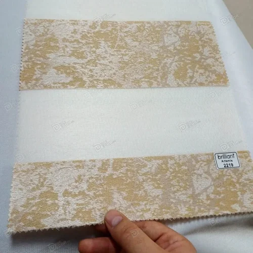 عکس نمونه پارچه پرده زبرا پلیسه دار کد T2219 با طرح گلدار طلایی و کرم ملایم